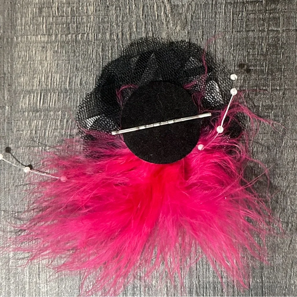 💞 Large Black & White Zebra Print Ribbon Flower Hair Pin with Pink Feathers